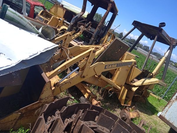 Retroexcavadora 580E CASE Por Partes
