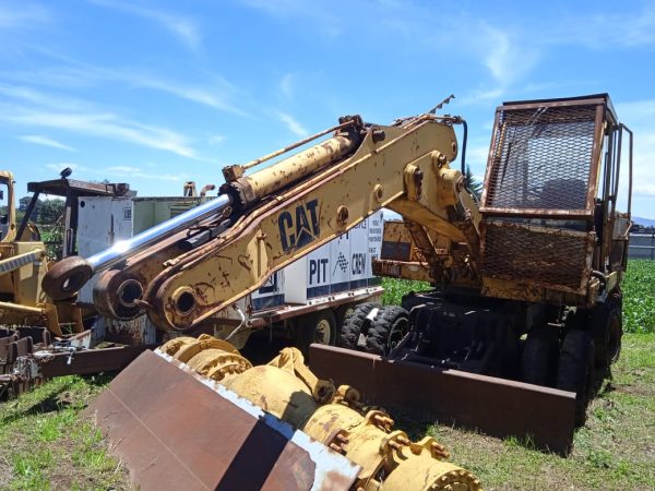 Excavadora 212 CAT Por Partes